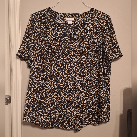Liz Claiborne Tops - Liz Claiborne Stylish Women's Geometric Patterned Top